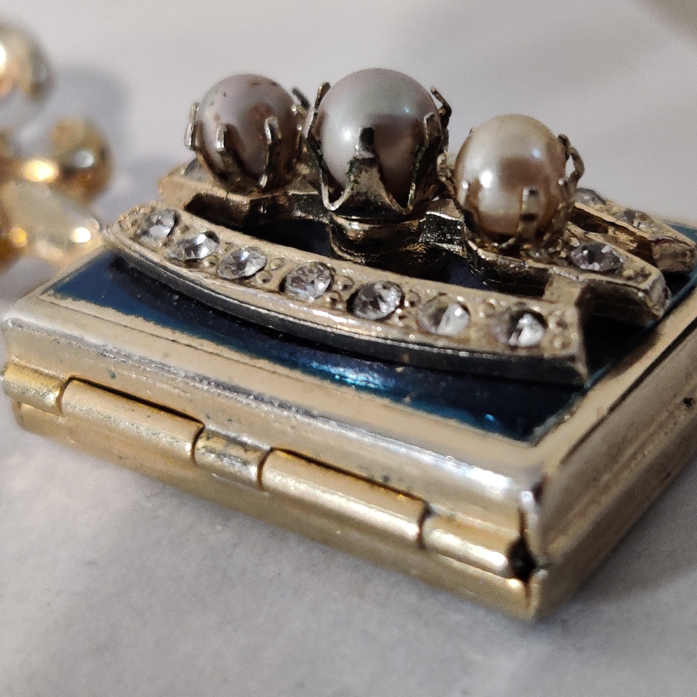 Vintage 4-Photo Locket Victorian Style Chatelaine Brooch - Picture 5 of 16